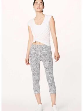 Lululemon Wunder Under Leggings Sz 8 Crop (Hi-Rise) (Full-On Luxtreme 21") White